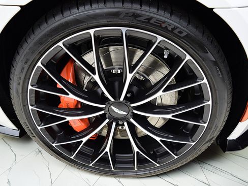 Used 2023 Aston Martin V8 Vantage Roadster RWD image 59