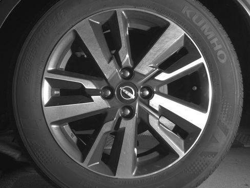 Used 2025 Nissan Versa SV image 14