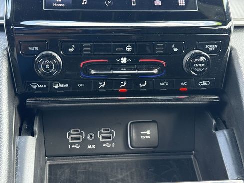 Used 2025 Jeep Grand Cherokee 4WD image 30