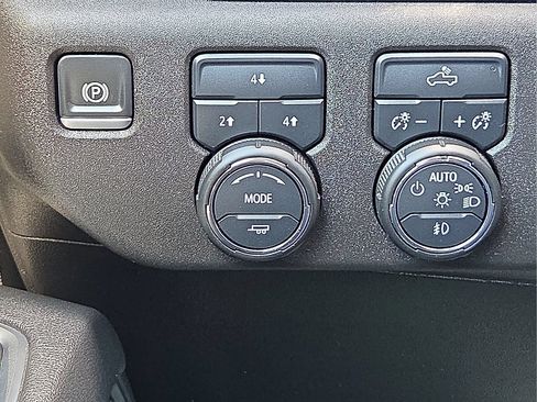 Used 2025 Chevrolet Silverado 2500 LT w/ Convenience Package AWD/4WD image 19