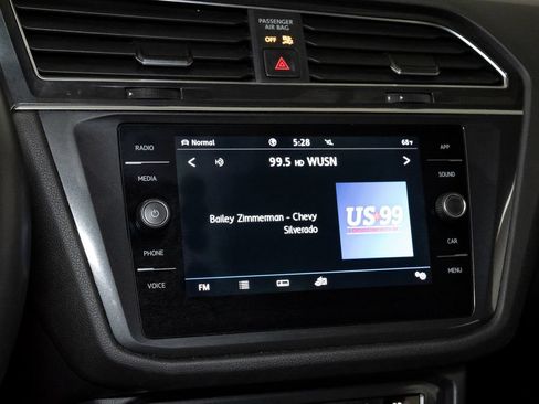 Used 2020 Volkswagen Tiguan SE w/ Panoramic Sunroof Package AWD/4WD image 16