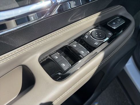 Used 2025 Lincoln Corsair FWD w/ Equipment Group 101A image 11