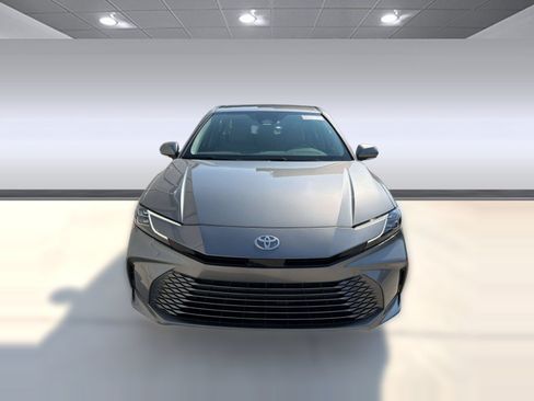 Used 2026 Toyota Camry XLE FWD image 6