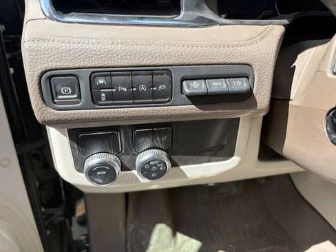 Used 2021 GMC Yukon Denali w/ Denali Premium Package image 9