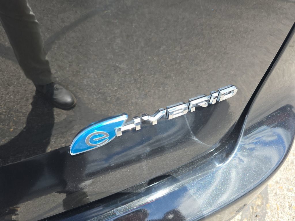 Used 2023 Chrysler Pacifica Touring-L FWD image 12