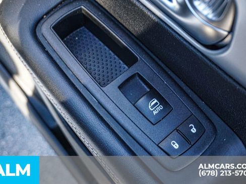 Used 2025 Chrysler Pacifica Limited image 61