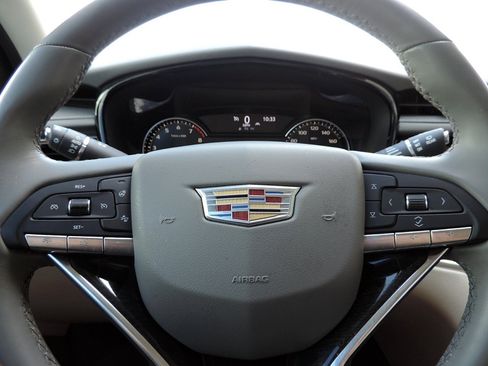 Used 2020 Cadillac XT6 Premium Luxury FWD image 24