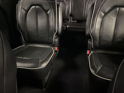 Used 2025 Chrysler Pacifica Limited FWD image 50