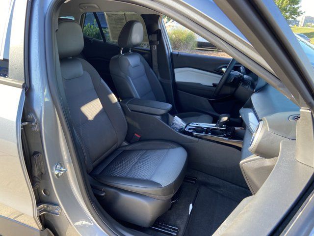 Used 2024 Chevrolet Trax LT w/ Driver Confidence Package FWD image 22