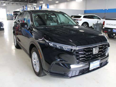 Used 2025 Honda CR-V EX image 3