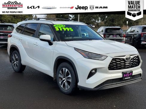 Used 2023 Toyota Highlander XLE image 11