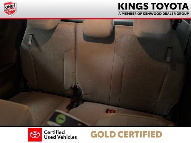 Used 2025 Toyota Sienna LE AWD/4WD image 15