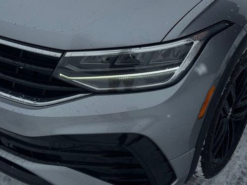 Used 2022 Volkswagen Tiguan SE R-Line image 2