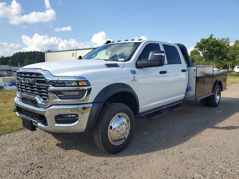 New 2025 RAM 5500 Tradesman image 3