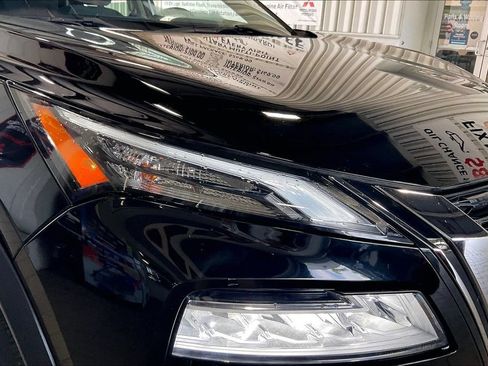 Used 2021 Nissan Rogue SV FWD image 25