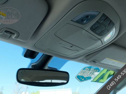 Used 2021 Chrysler Pacifica Touring-L FWD image 22