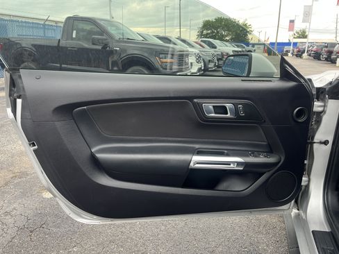Used 2019 Ford Mustang Coupe RWD image 11