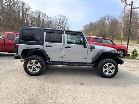 Used 2018 Jeep Wrangler Unlimited Sahara w/ Connectivity Group image 4