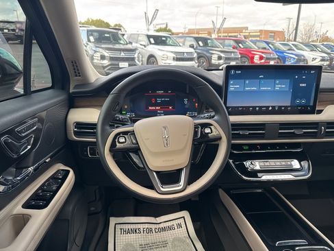 Used 2025 Lincoln Corsair Grand Touring w/ Jet Appearance Package image 25