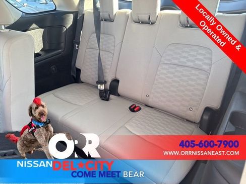 Used 2024 Nissan Pathfinder SV image 12