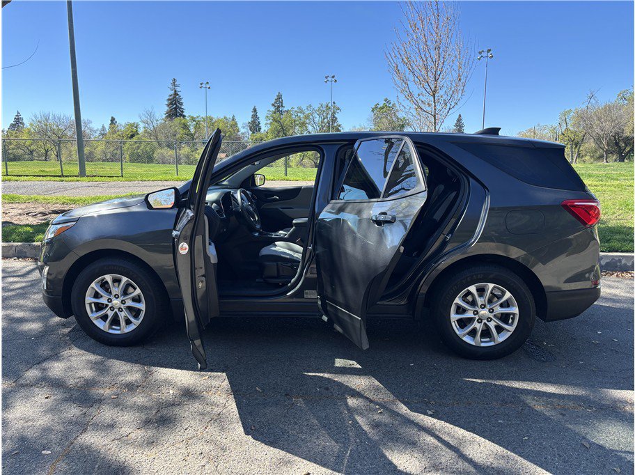 Used 2018 Chevrolet Equinox LS FWD image 13