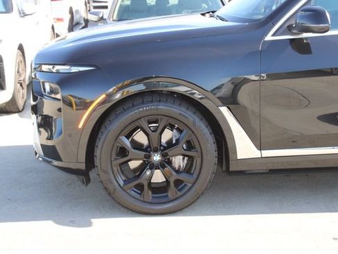 Used 2024 BMW X7 xDrive40i w/ Premium Package AWD/4WD image 4
