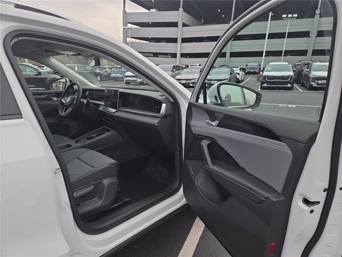 New 2026 Volkswagen Tiguan SE image 25