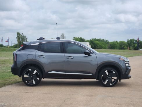 New 2026 Nissan Kicks SR image 7