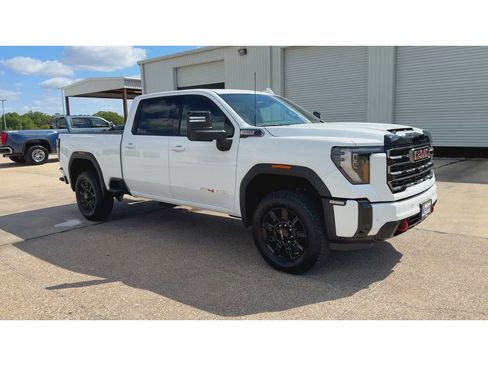Used 2025 GMC Sierra 2500 AT4 AWD/4WD image 2
