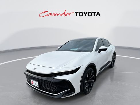 Certified 2025 Toyota Crown Platinum image 1