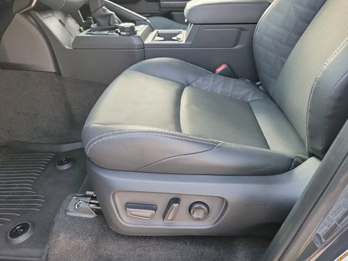 Used 2025 Toyota 4Runner TRD Off-Road Premium image 6