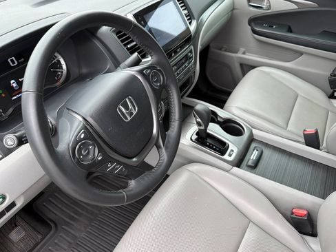 Used 2017 Honda Ridgeline RTL-T image 10