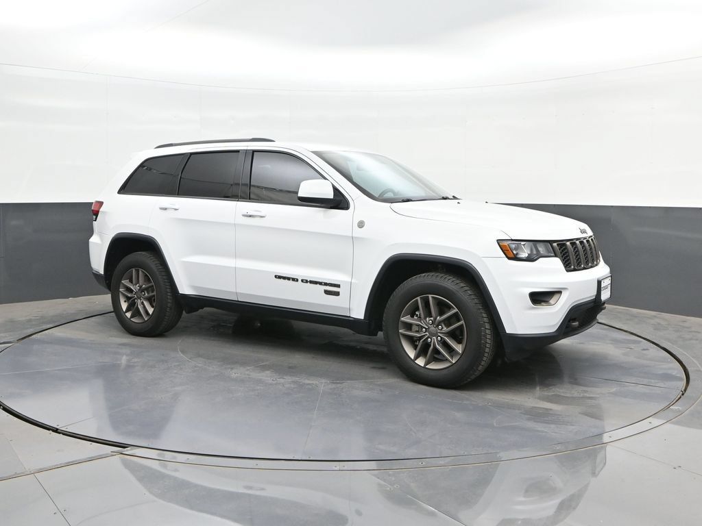 Used 2016 Jeep Grand Cherokee Laredo 75th Anniversary AWD/4WD image 14