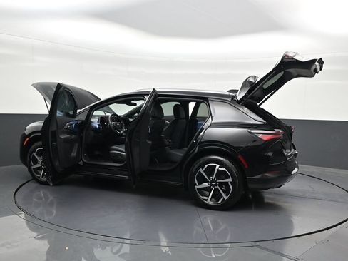 Used 2025 Chevrolet Equinox EV LT FWD image 35