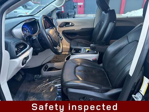 Used 2021 Chrysler Pacifica Touring-L image 11