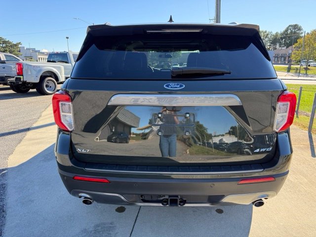 Used 2024 Ford Explorer XLT w/ Equipment Group 202A AWD/4WD image 10