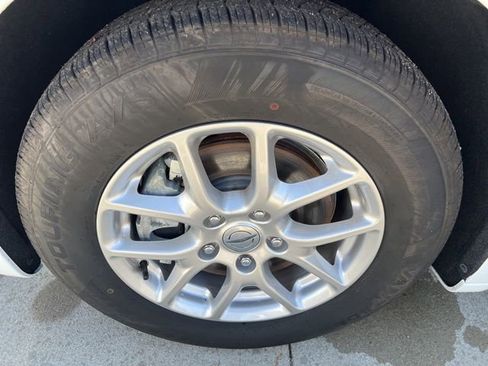 Used 2025 Chrysler Pacifica Select image 9