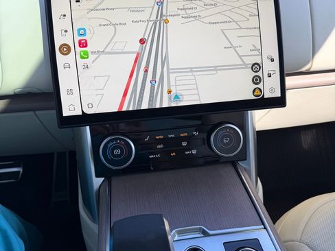 Used 2023 Land Rover Range Rover Long Wheelbase Autobiography image 3