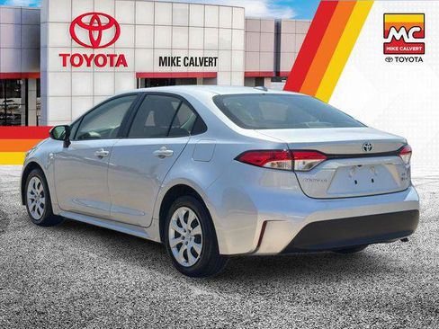 Certified 2025 Toyota Corolla LE FWD image 3