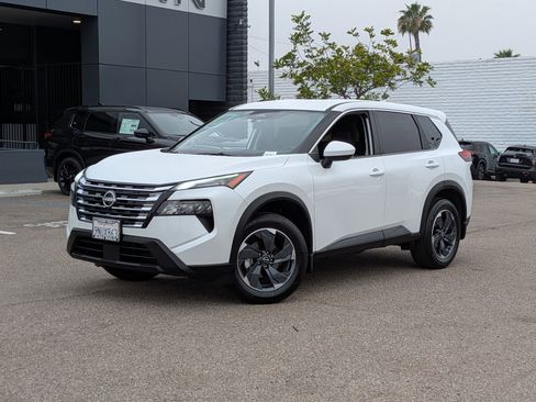 Certified 2025 Nissan Rogue SV image 1