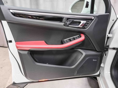 Used 2024 Porsche Macan image 22