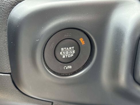 Used 2020 Jeep Wrangler Sport AWD/4WD image 22