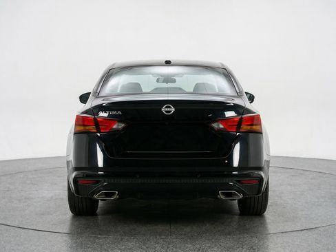 Used 2025 Nissan Altima 2.5 SV FWD image 7