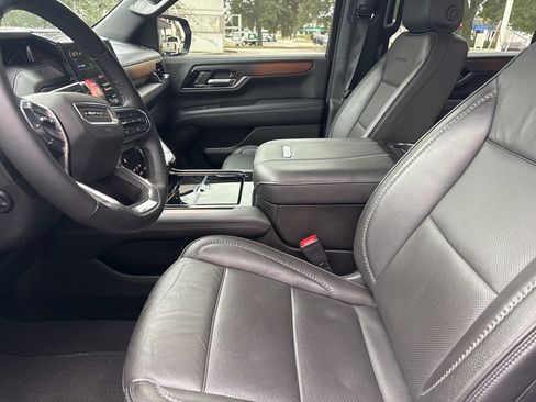 Used 2025 GMC Yukon XL Denali image 14