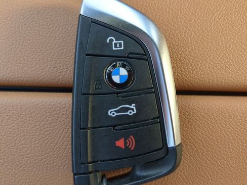 Used 2023 BMW 530e w/ Convenience Package image 31