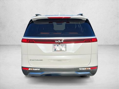 Used 2022 Kia Carnival SX Prestige image 6