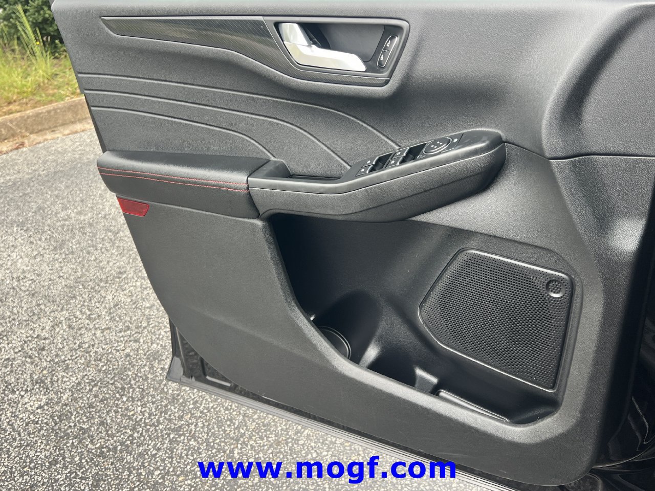 Used 2025 Ford Escape ST-Line FWD image 14
