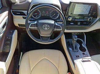 Used 2022 Toyota Highlander XLE video 2