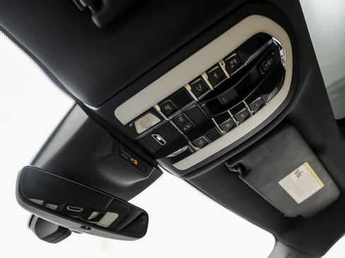 Used 2024 Porsche Macan AWD/4WD image 28
