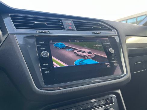 Used 2021 Volkswagen Tiguan SE w/ Panoramic Sunroof Package FWD image 24